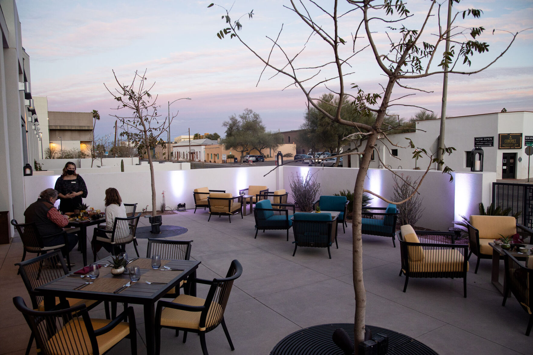 El Mezquite patio